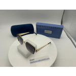 Gucci Geometrical frame sunglasses for Women 