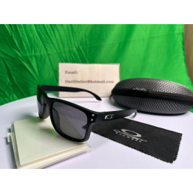 Oakley Unisex Holbrook Black Frame Gray Lens Rectangular 55mm Sunglasses