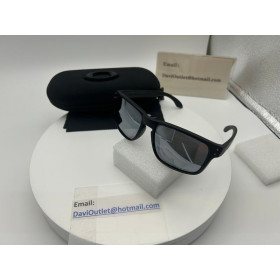 Oakley Holbrook Sunglasses Matte Black Frame Prizm Polarized Iridium Silver Lenses